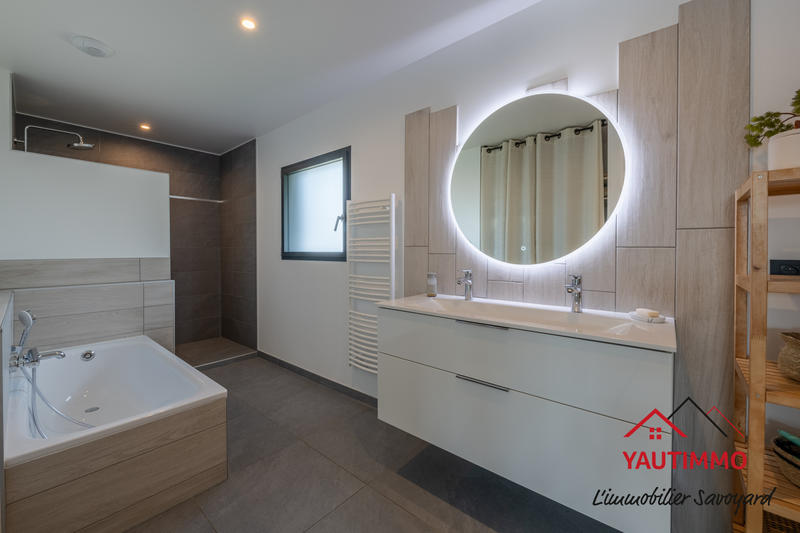 Maison - 190 m² - 6 pièces