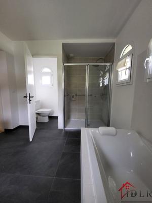 Maison - 234 m² - 8 pièces