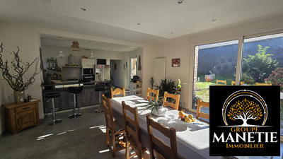 Maison - 225 m² - 9 pièces