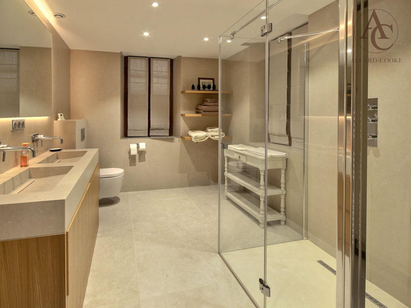 Châlet - 585 m² - 11 pièces