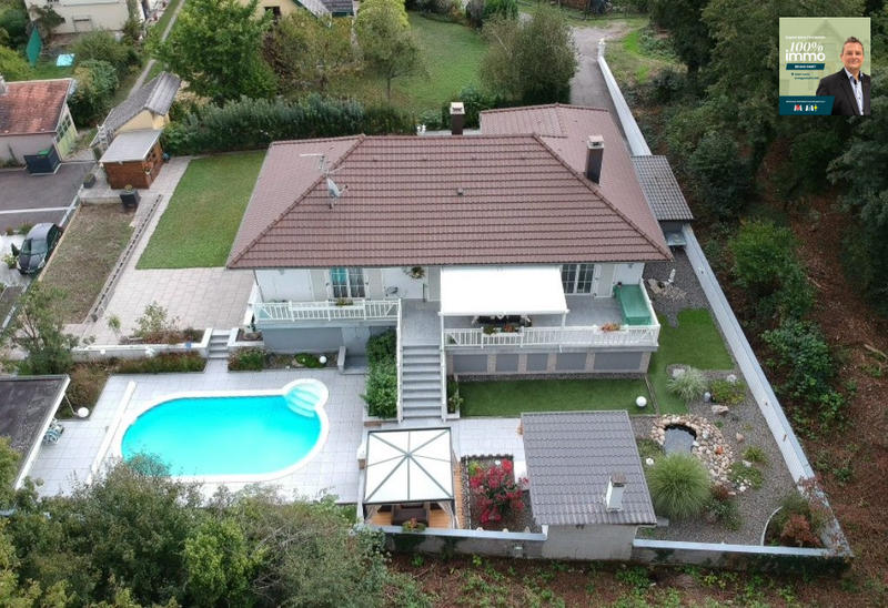 Maison - 232 m² - 7 pièces