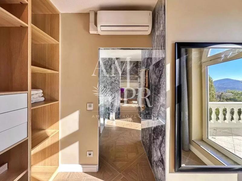 Villa - 319 m² - 5 pièces