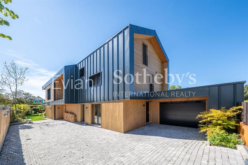 Maison - 225 m² - 9 pièces