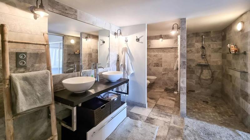 Villa - 378 m² - 11 pièces