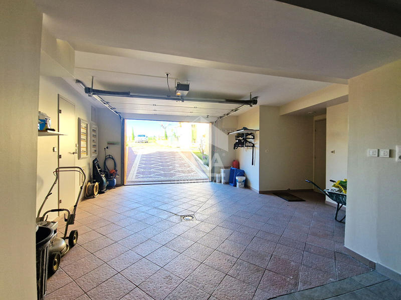 Maison - 240 m² - 6 pièces