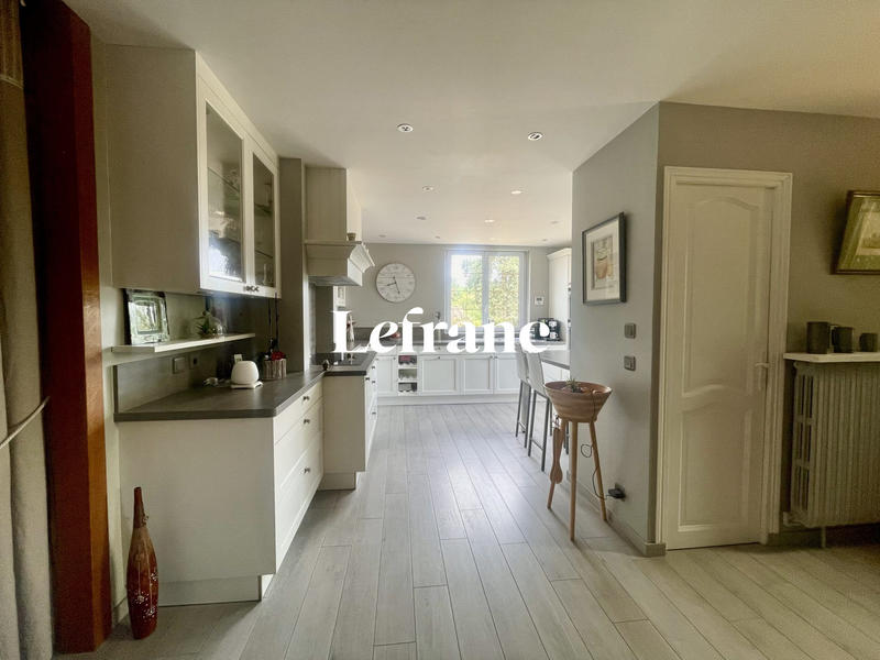 Maison - 217 m² - 10 pièces