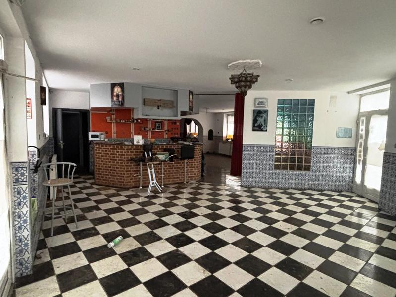 Immeuble - 1 200 m² - 35 pièces