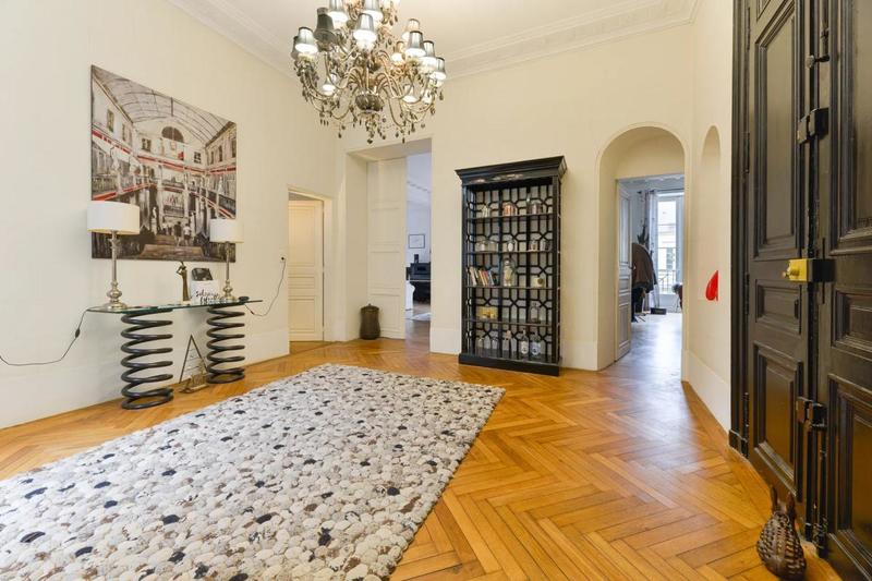 Appartement - 220 m² - 8 pièces