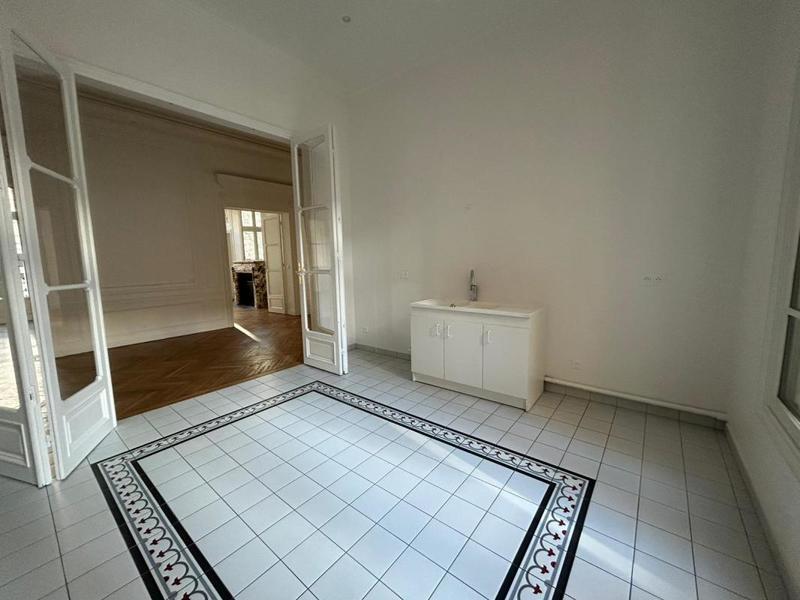 Appartement - 187 m² - 5 pièces