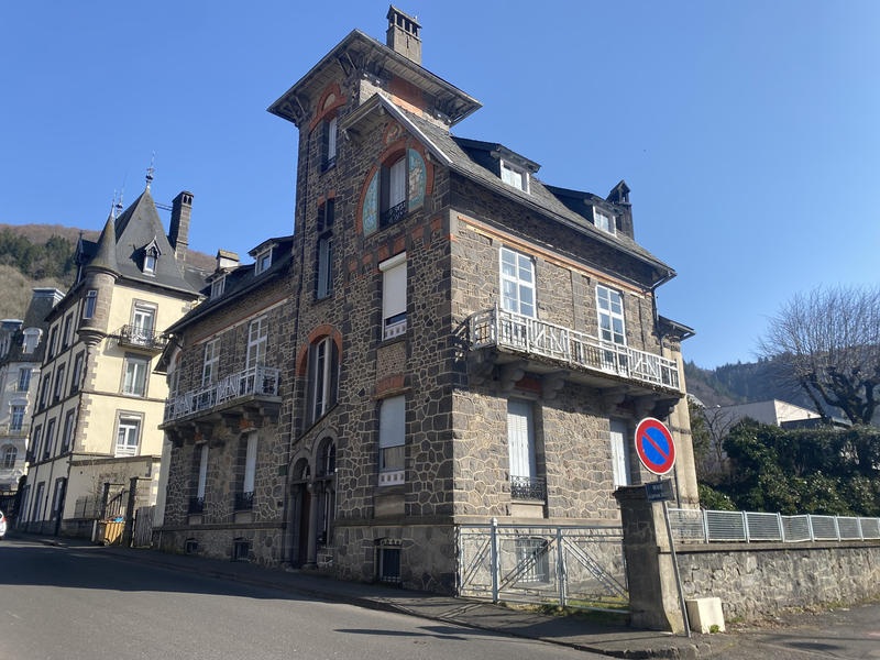 Villa - 200 m² - 12 pièces