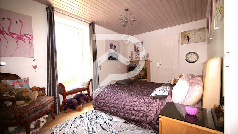 Maison - 229 m² - 7 pièces