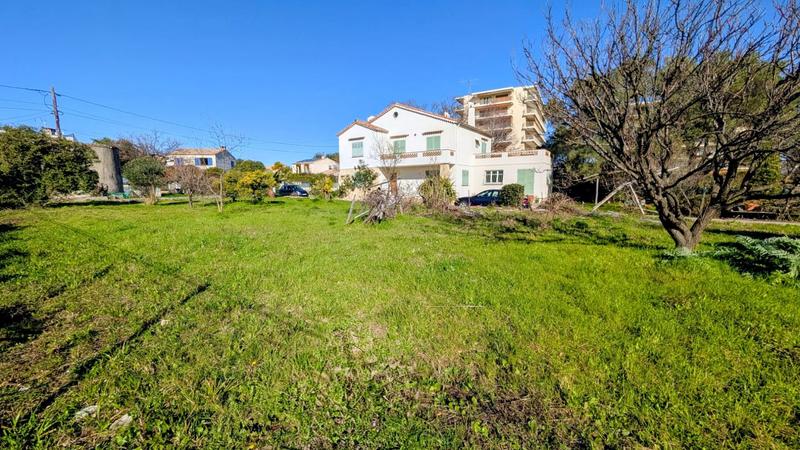 Maison - 220 m² - 9 pièces