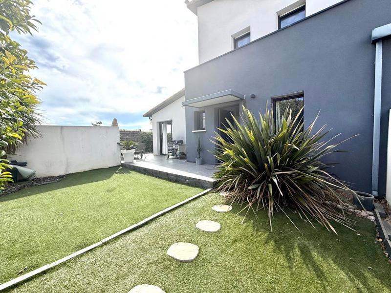 Maison - 244 m² - 10 pièces