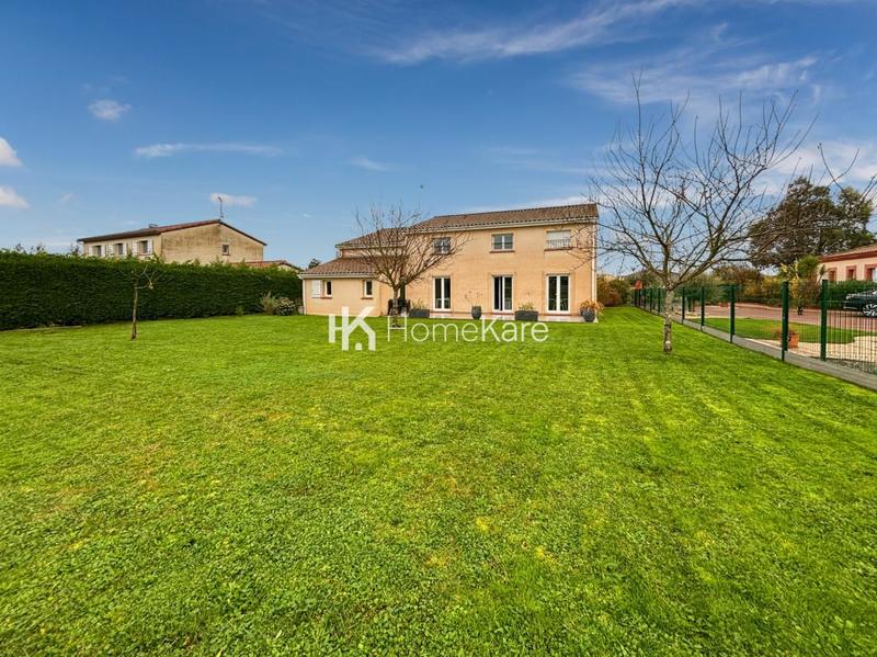 Maison - 180 m² - 9 pièces