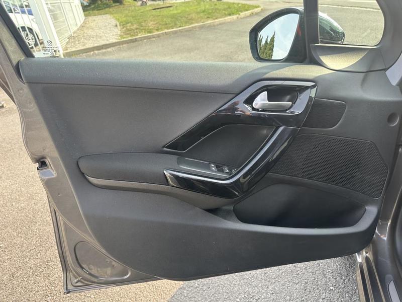 Peugeot 208 Style 1.2 Essence 82cv 1ère Main CarPlay/Android Auto Radar Ar