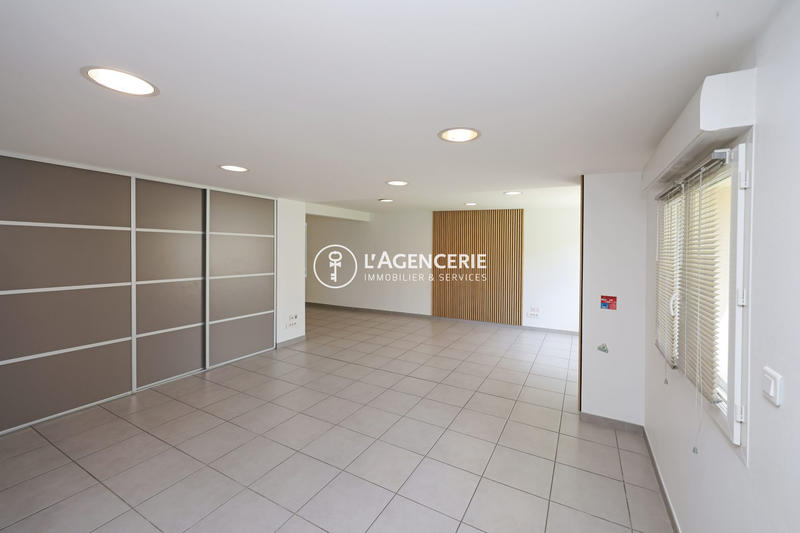 Local commercial - 136 m²