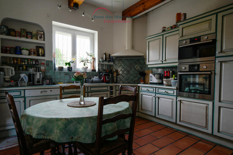 Maison - 230 m² - 6 pièces