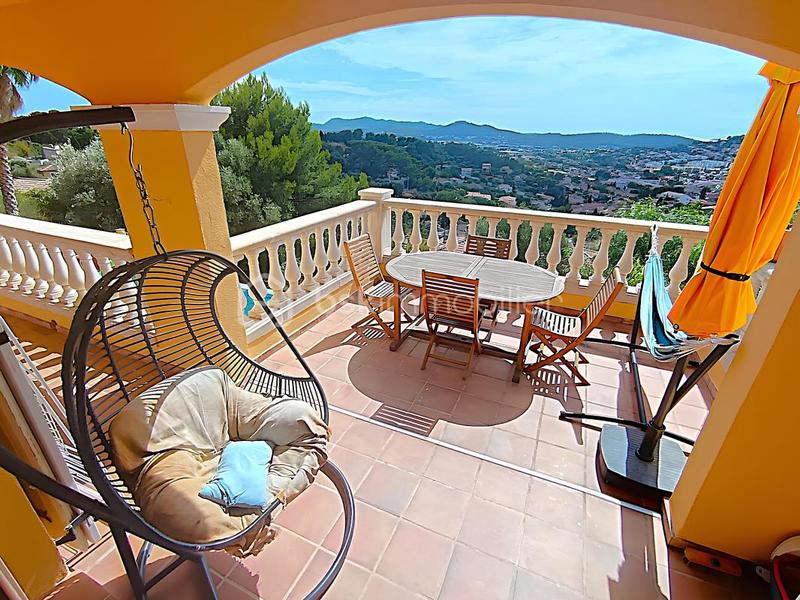 Villa - 225 m² - 9 pièces