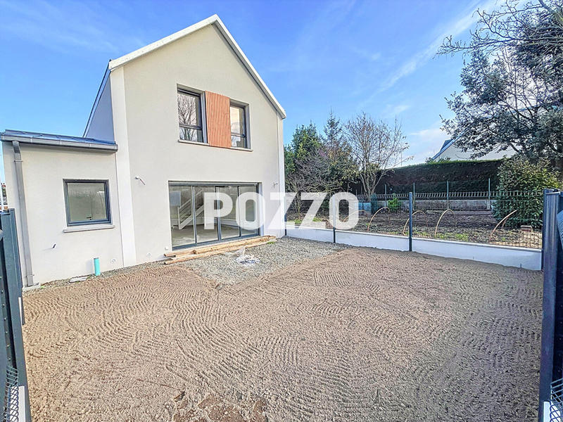 Maison - 98 m² - 5 pièces