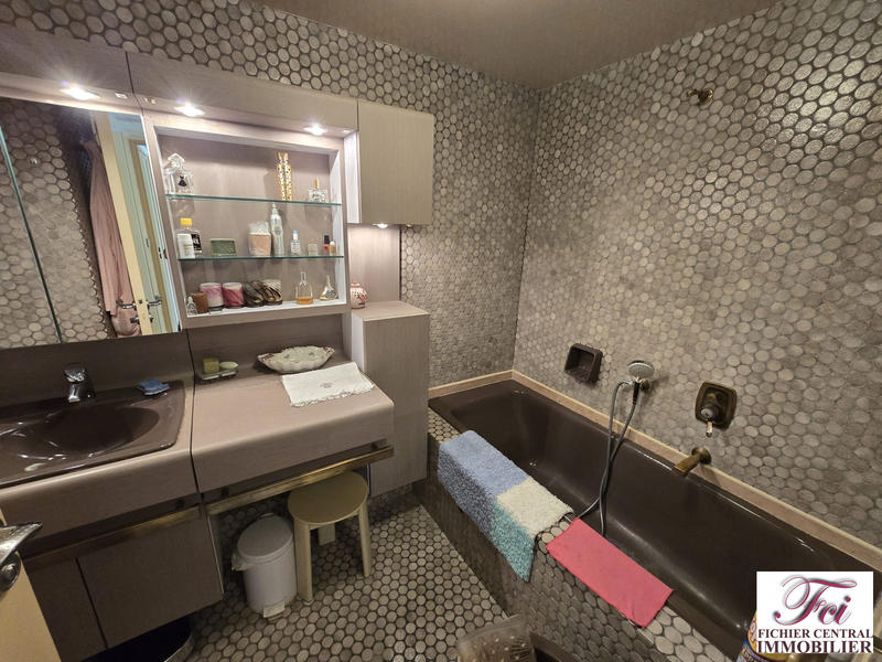 Appartement - 99 m² - 4 pièces