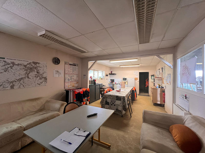 Local d'activité / Entrepôt - 620 m² - 5 pièces