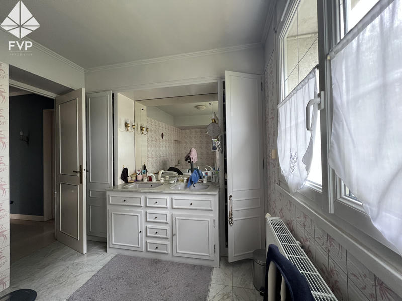 Maison - 246 m² - 7 pièces