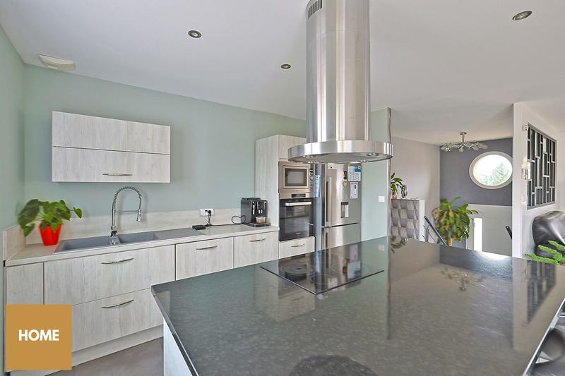 Maison - 212 m² - 7 pièces