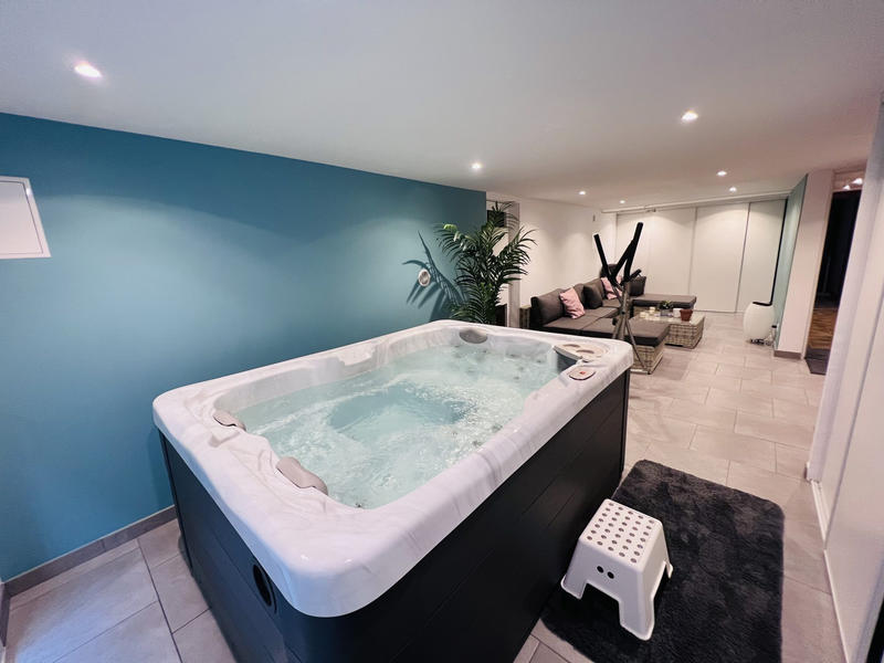 Maison traditionnelle - 215 m² - 7 pièces