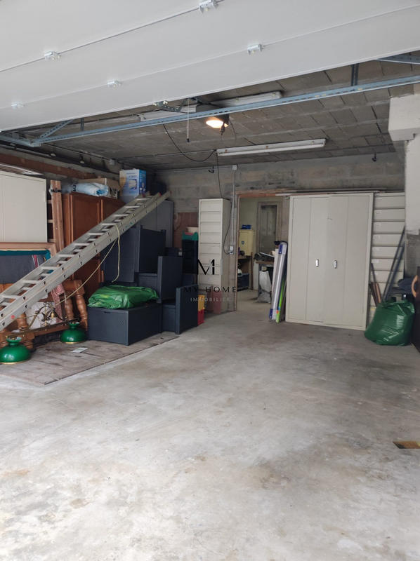 Parking / Garage - 110 m²