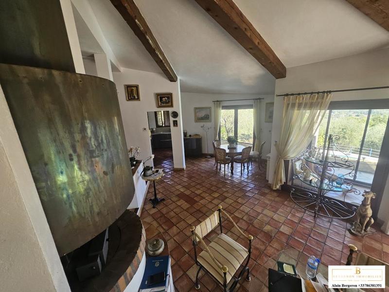 Villa - 197 m² - 8 pièces