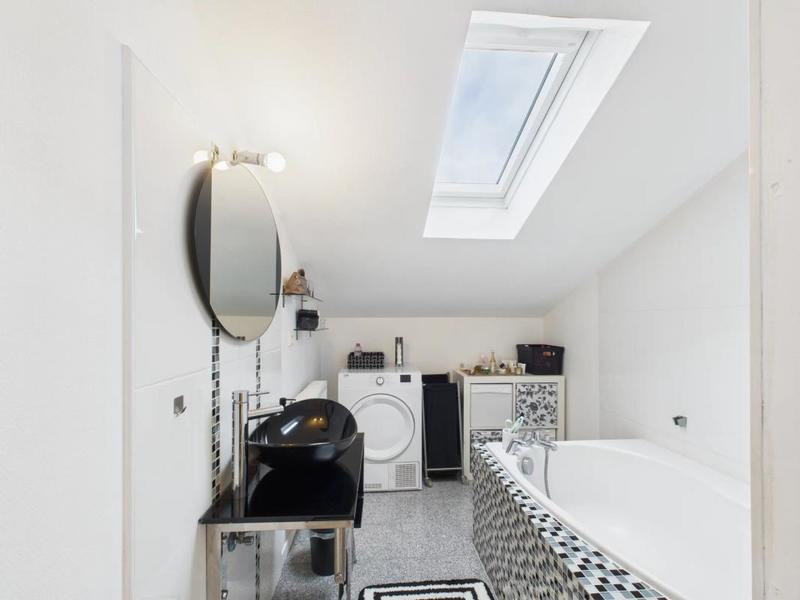 Appartement - 84 m² - 5 pièces