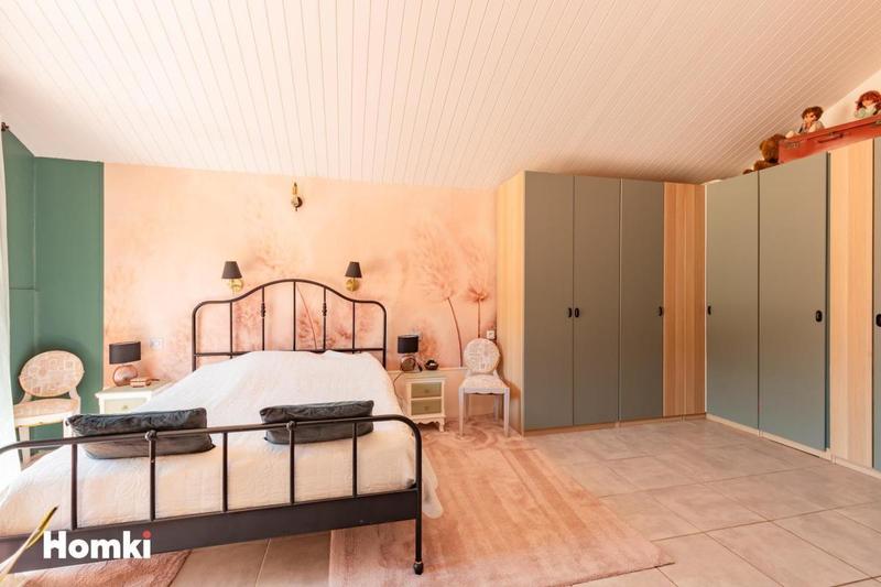 Maison - 270 m² - 8 pièces