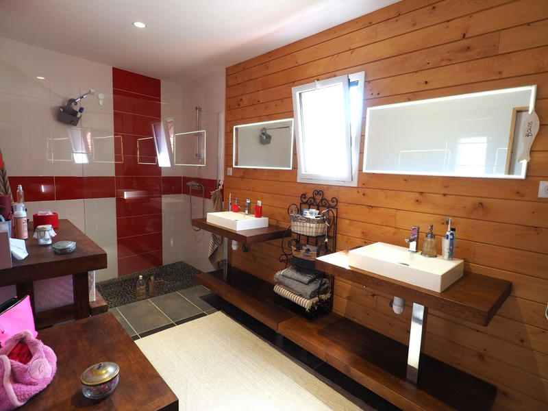 Maison - 232 m² - 8 pièces