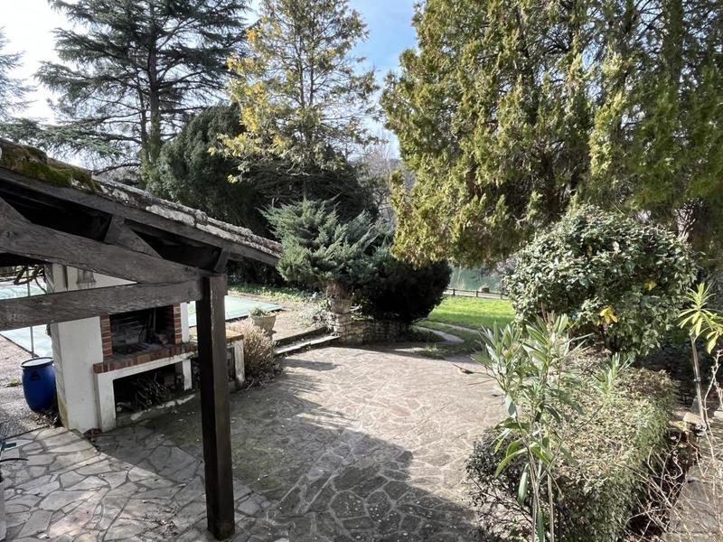 Propriété - 220 m² - 10 pièces