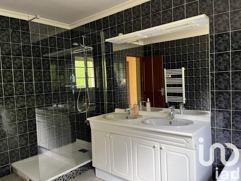 Maison - 198 m² - 8 pièces