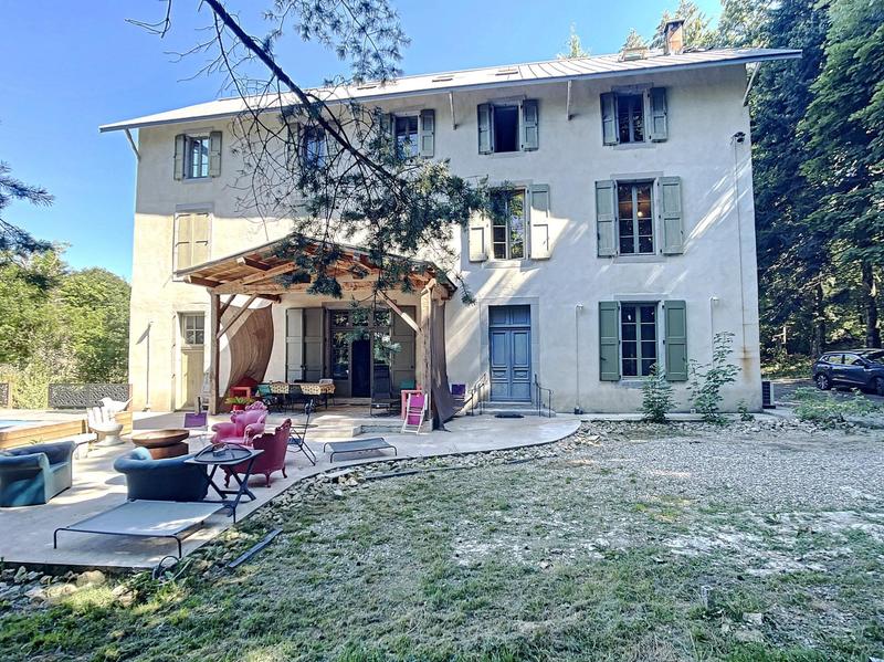 Maison - 500 m² - 17 pièces