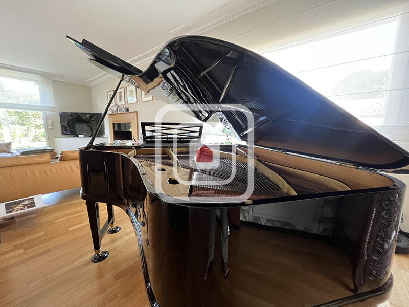 Maison - 267 m² - 8 pièces