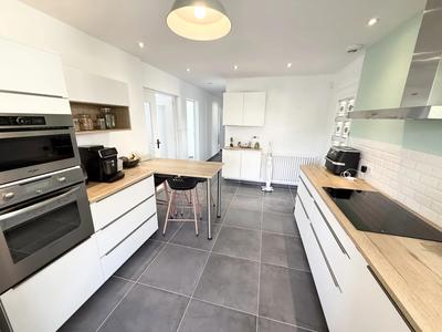 Maison - 161 m² - 8 pièces