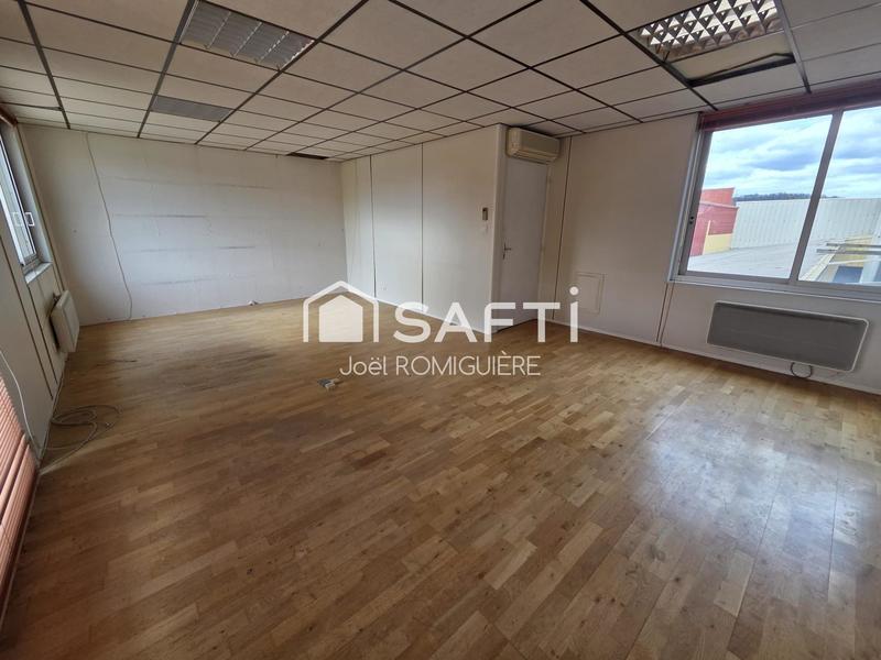 Local commercial - 1 356 m² - 3 pièces