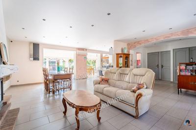 Maison traditionnelle - 246 m² - 4 pièces