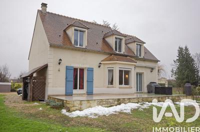 Maison - 202 m² - 9 pièces