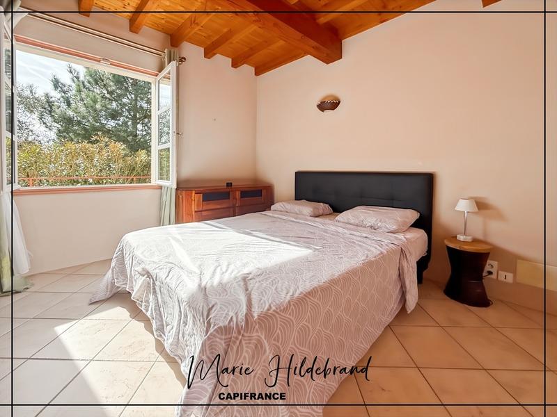 Maison - 235 m² - 7 pièces