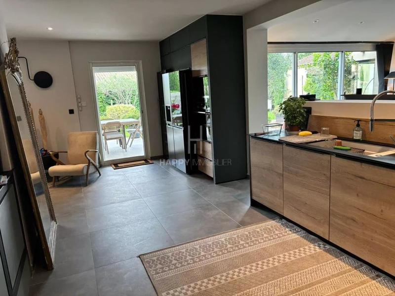 Maison - 220 m² - 7 pièces