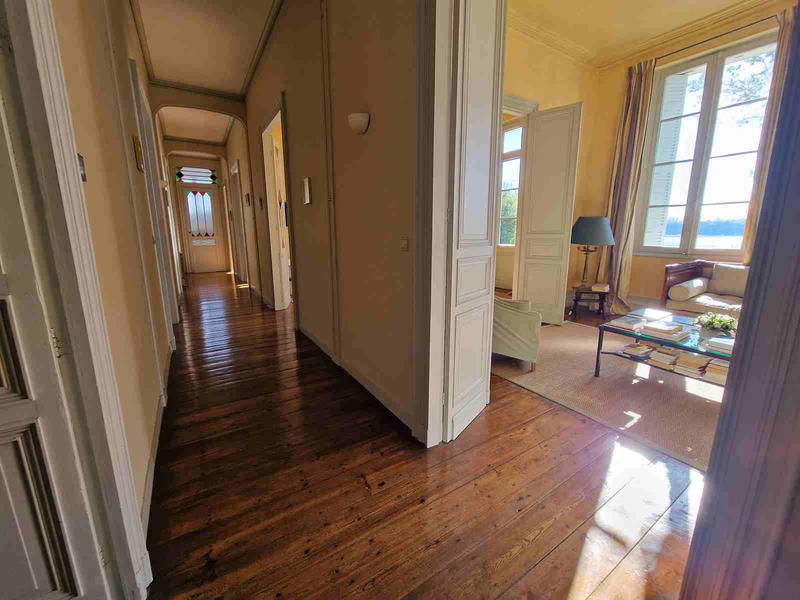 Propriété - 353 m² - 11 pièces