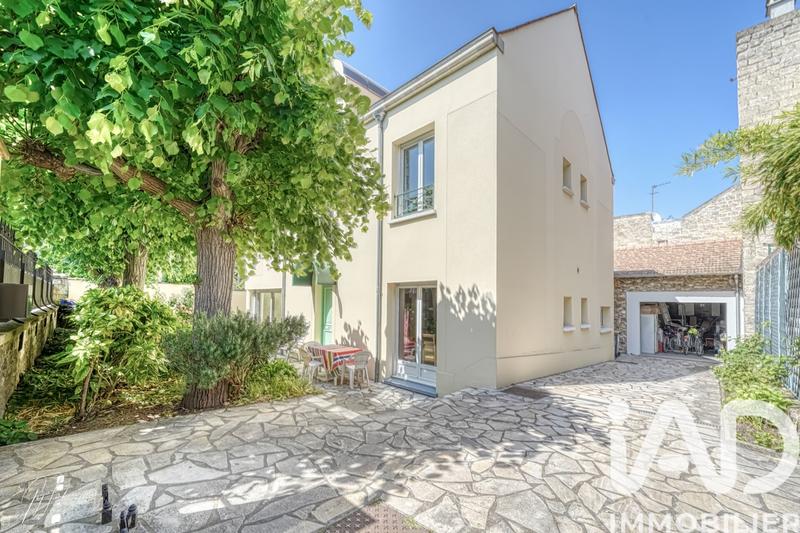 Maison - 214 m² - 8 pièces