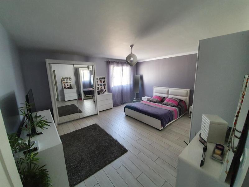 Maison - 251 m² - 4 pièces