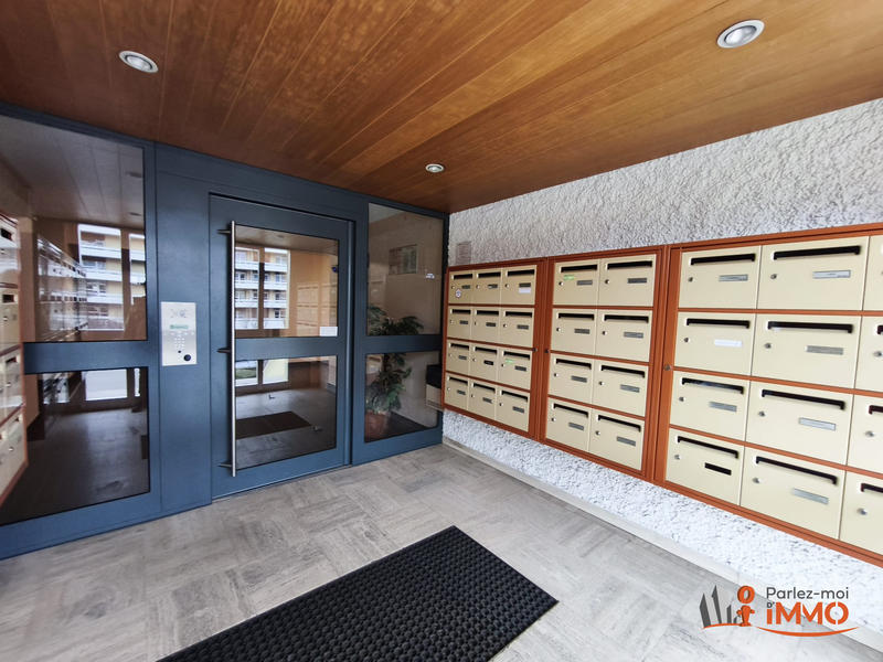 Appartement - 80 m² - 4 pièces