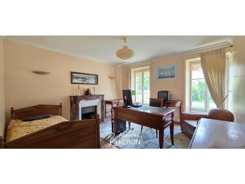 Maison - 374 m² - 10 pièces