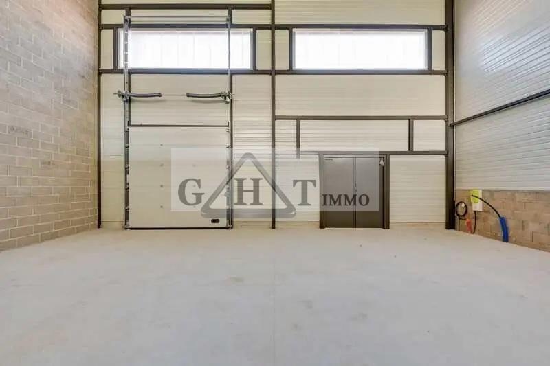 Entrepôt - 300 m²