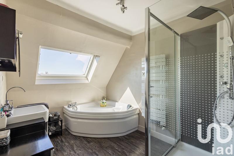 Maison - 260 m² - 9 pièces